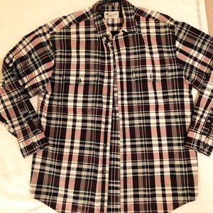 Classic long sleeve shirt with Comfort Fit in light, soft cotton flannel.